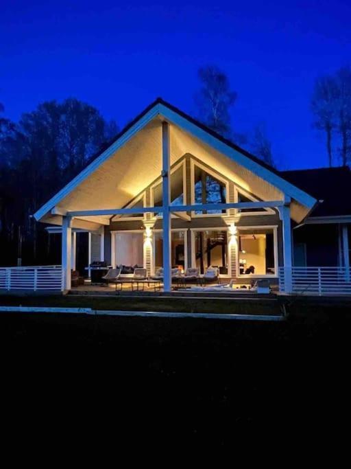 Modern Villa With Sauna & Hot Tub Hiiumaa Εξωτερικό φωτογραφία